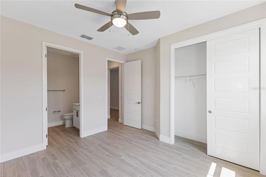 Spacious, unfurnished interior of a new home in , Ocala (Image 35).