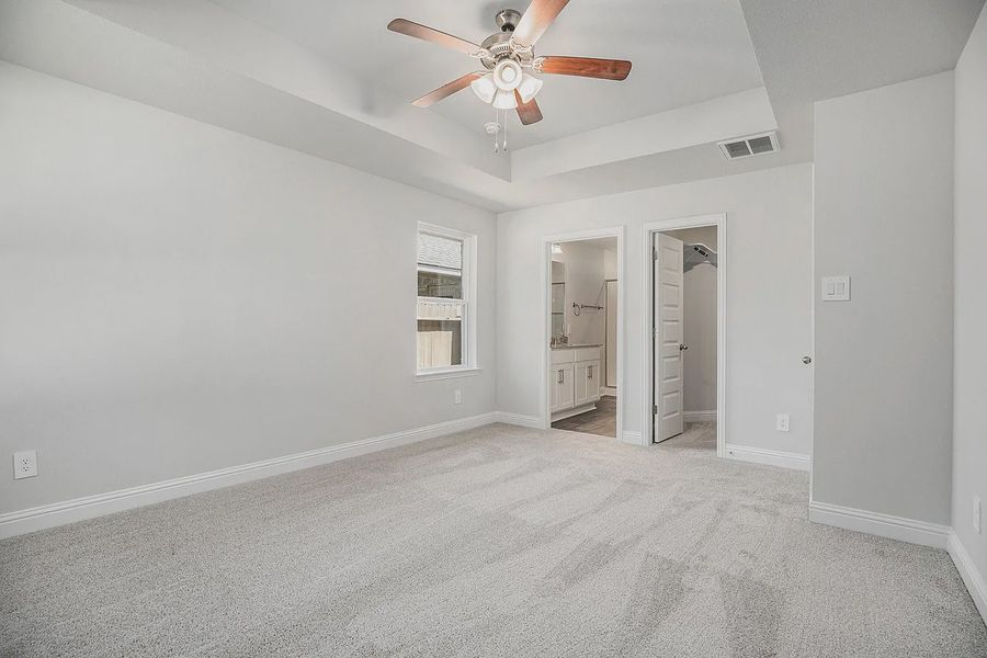 Spacious, unfurnished interior of a new home in Kiber Reserve, Angleton (Image 14).