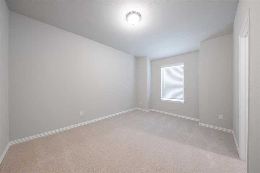 Spacious, unfurnished interior of a new home in Lake Pointe: Lake Pointe at Paloma Creek, Little Elm (Image 30).