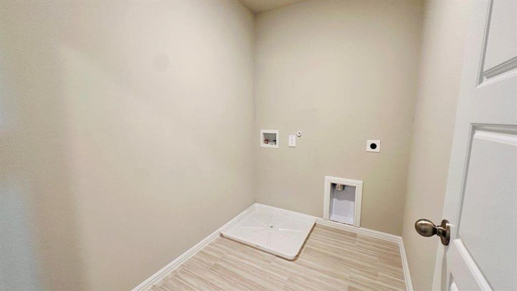 Spacious, unfurnished interior of a new home in Orchard Village, Fort Worth (Image 19). Spacious, unfurnished interior of a new home in Orchard Village, Fort Worth (Image 19).