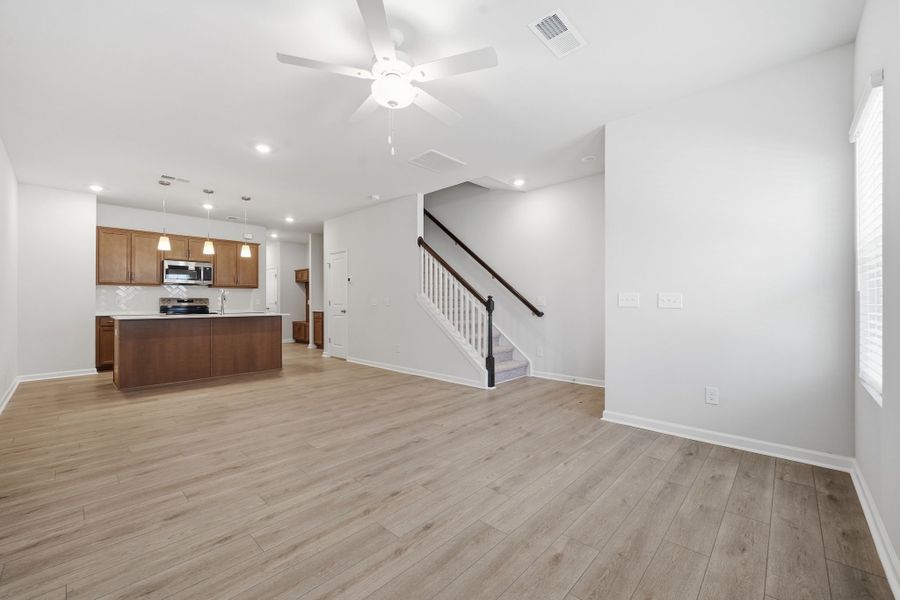 Spacious, unfurnished interior of a new home in Lakeview Village, Charlotte (Image 15).