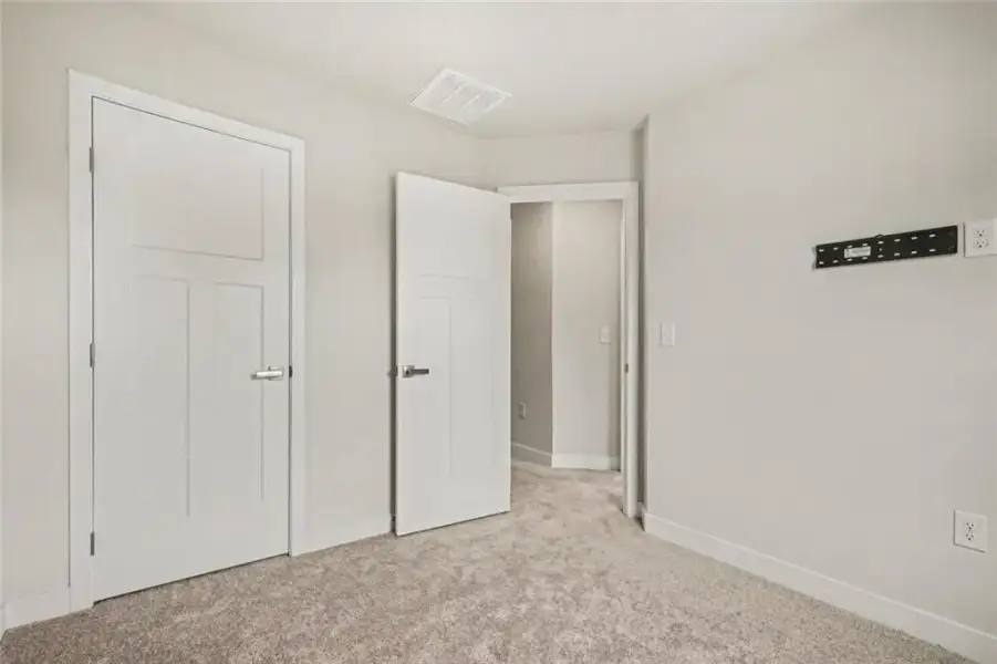Spacious, unfurnished interior of a new home in , Lawrenceville (Image 35).