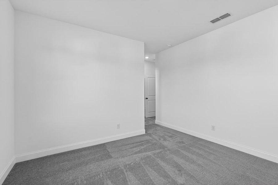 Spacious, unfurnished interior of a new home in Bailey Fence, Dacula (Image 24).