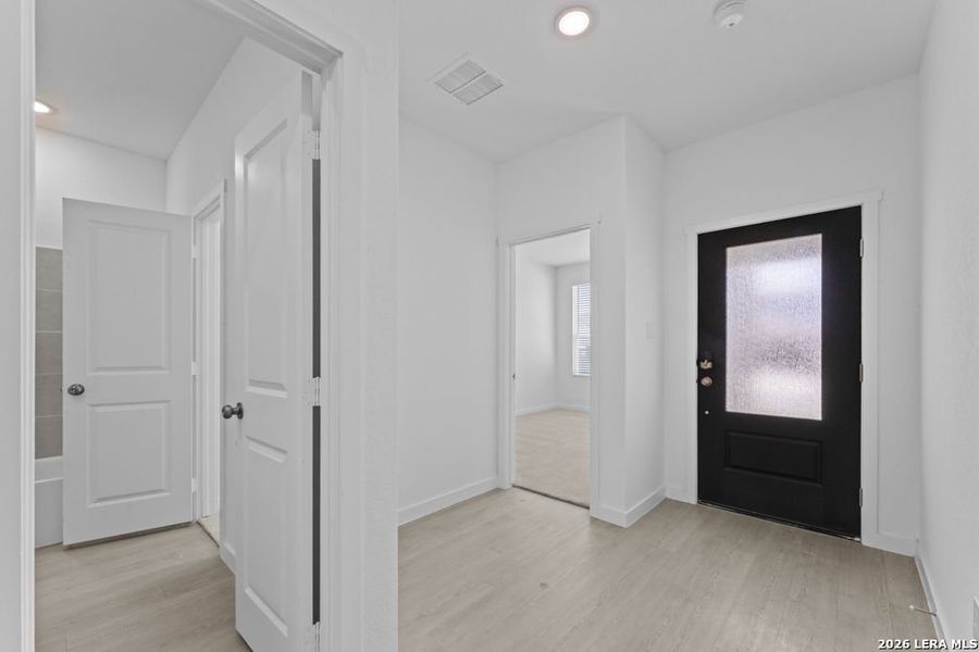 Spacious, unfurnished interior of a new home in Espada, San Antonio (Image 18).