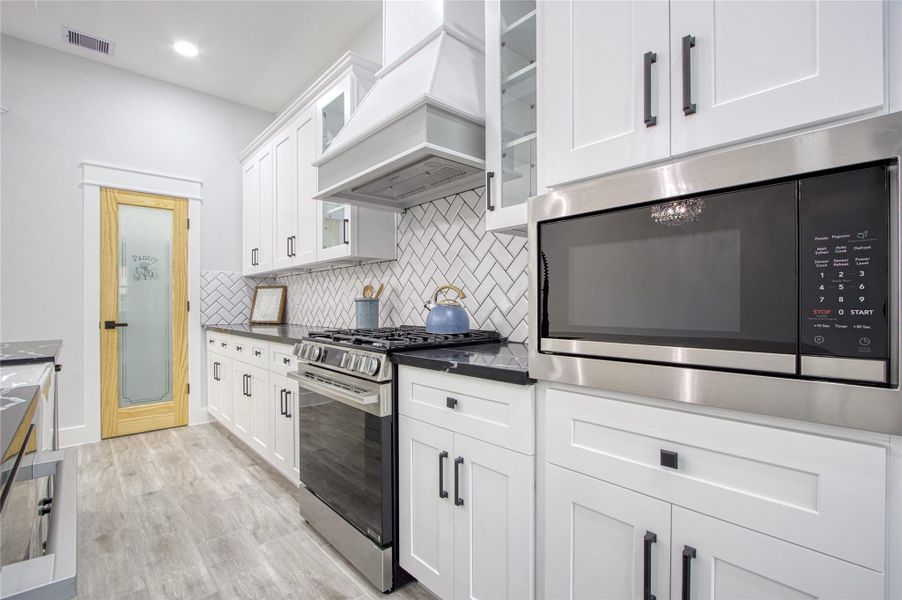 Furnished interior view inside a new home in , Plantersville (Image 10).