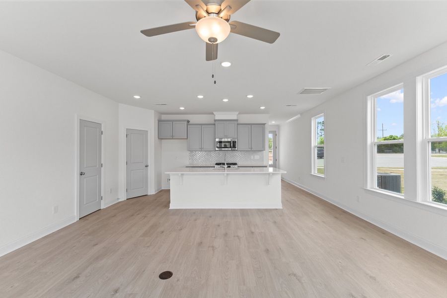 Representative unfurnished interior of a home built from the The Hemlock by RobuckHomes in Kennebec Crossing, Angier (Image 160).