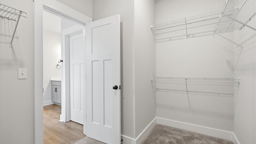 Walk-in Closet Walk-in Closet