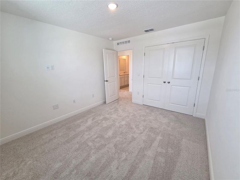 Spacious, unfurnished interior of a new home in Villamar, Winter Haven (Image 19).