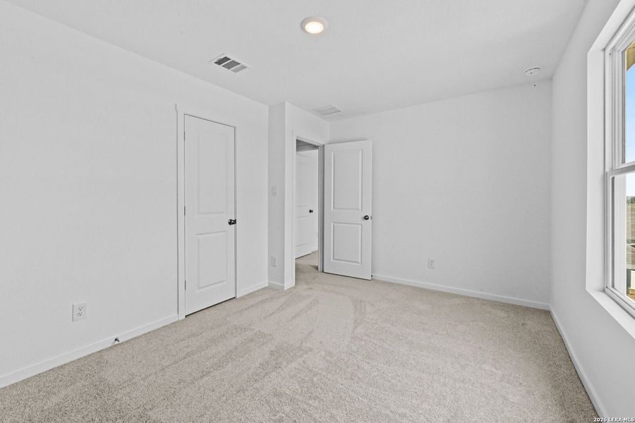 Spacious, unfurnished interior of a new home in Spring Grove, St. Hedwig (Image 30).