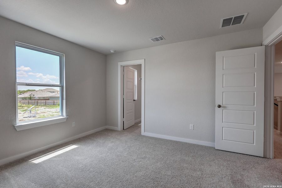 Spacious, unfurnished interior of a new home in Cinco Lakes, San Antonio (Image 23).