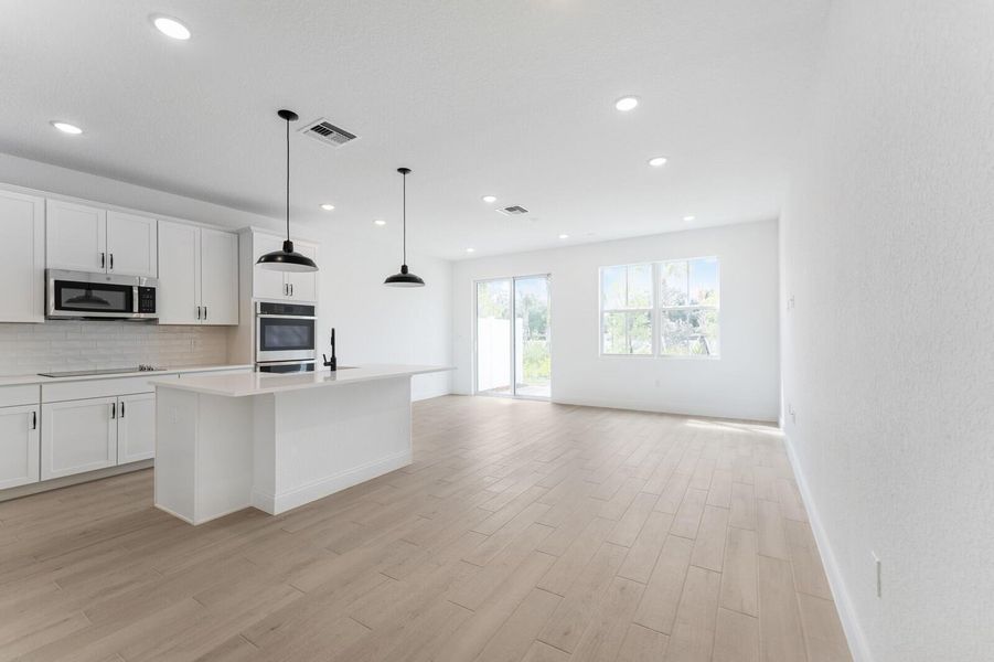 Kitchen, Great Room & Dining Area Kitchen, Great Room & Dining Area