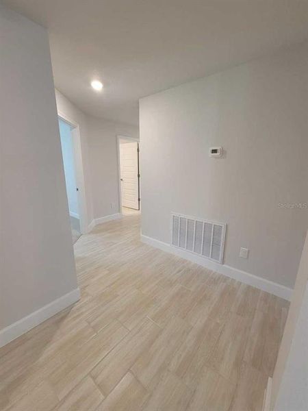Spacious, unfurnished interior of a new home in , Ocala (Image 14).