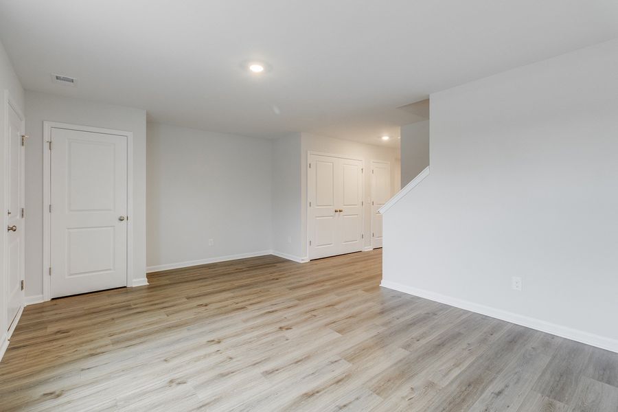 Spacious, unfurnished interior of a new home in Astoria, Columbia (Image 12).