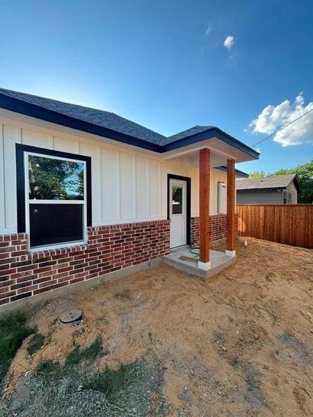 Exterior details and patio area of a home in , Midlothian (Image 4).