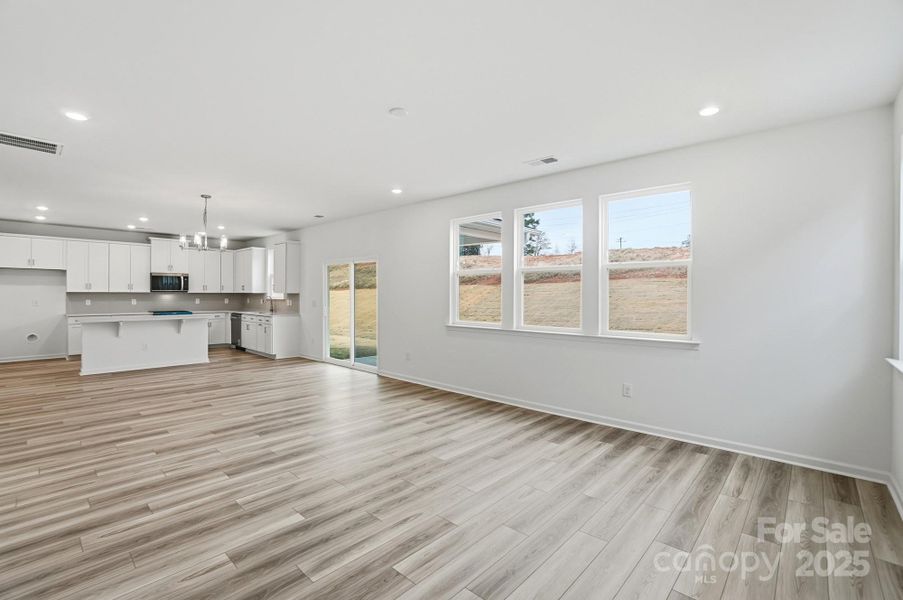 Spacious, unfurnished interior of a new home in Wilson Creek, Indian Land (Image 35).