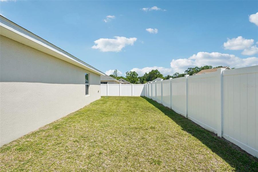 Exterior details and patio area of a home in , Ocala (Image 4).