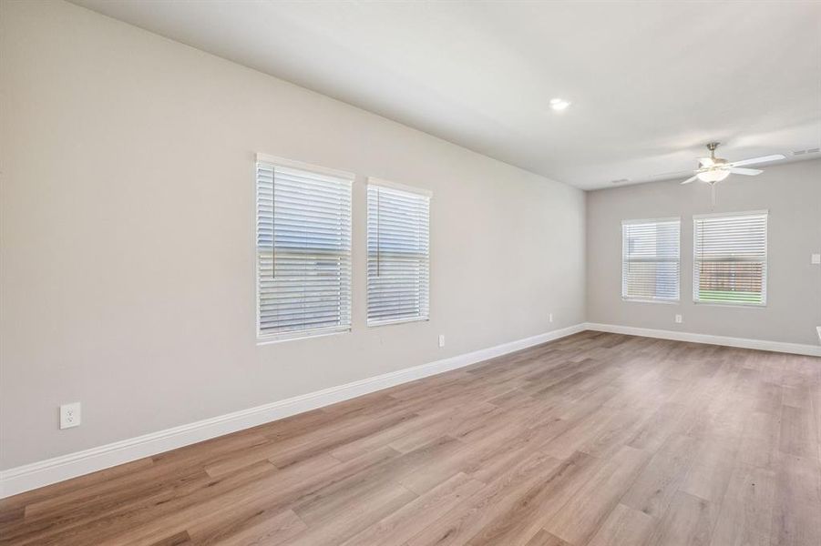 Spacious, unfurnished interior of a new home in Simpson Crossing - Spring Series, McKinney (Image 17).