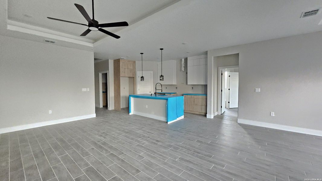 Spacious, unfurnished interior of a new home in , Atascosa (Image 12).