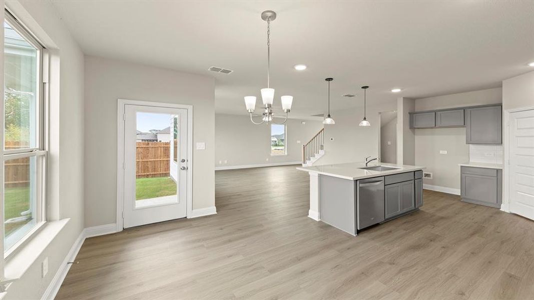 12. 1712 Edgeway - Dining (2)