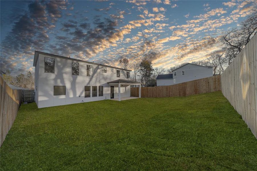 Exterior details and patio area of a home in , Dallas (Image 4).