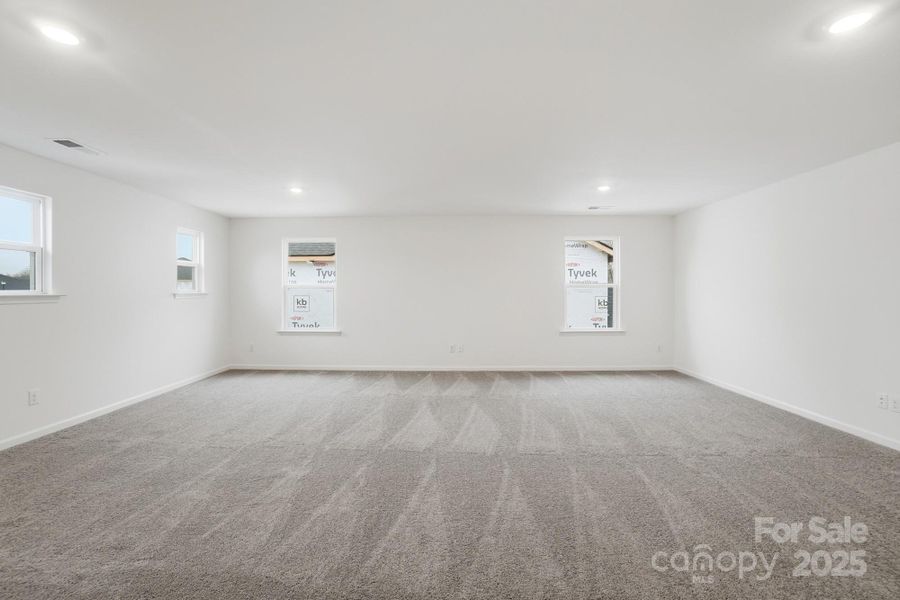 Spacious, unfurnished interior of a new home in Wellington Pointe Executive, Monroe (Image 16).