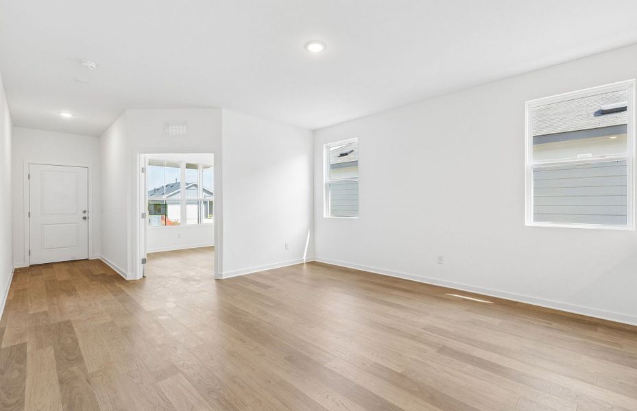 Spacious, unfurnished interior of a new home in Vantage, San Marcos (Image 15).