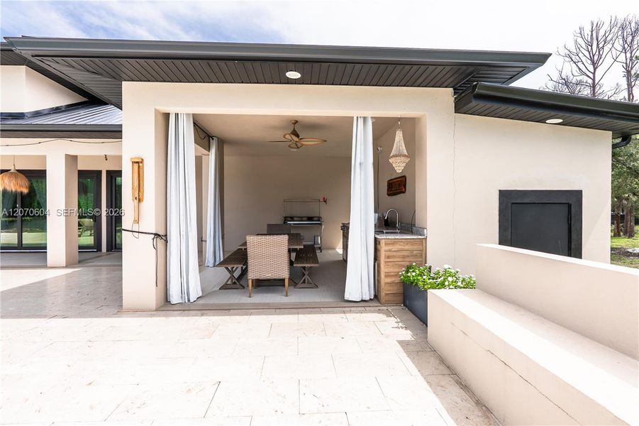 Exterior details and patio area of a home in , Clewiston (Image 27).