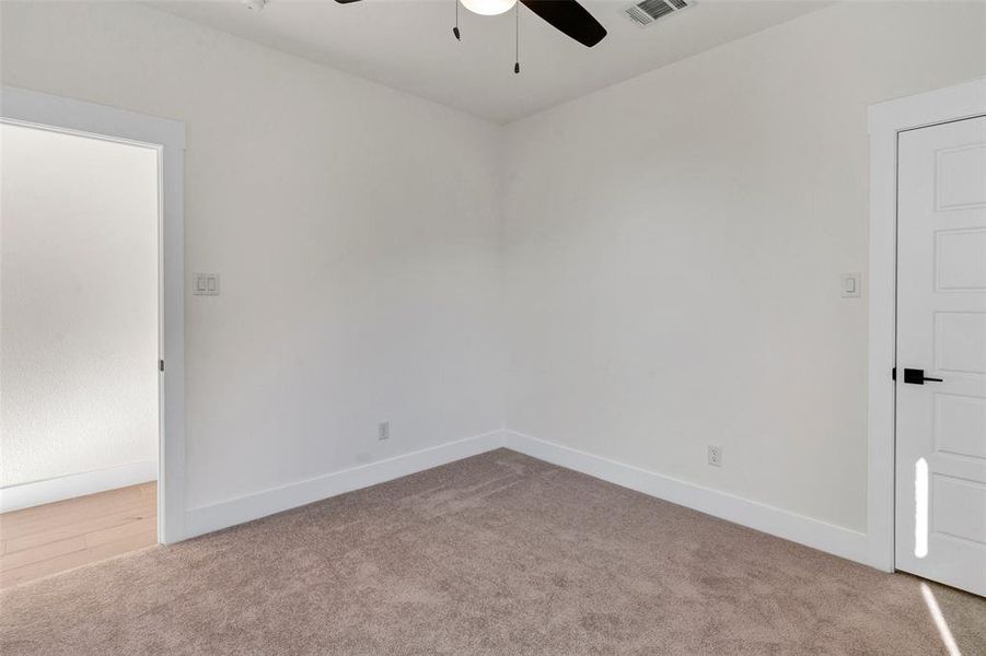 Spacious, unfurnished interior of a new home in , Granbury (Image 31).
