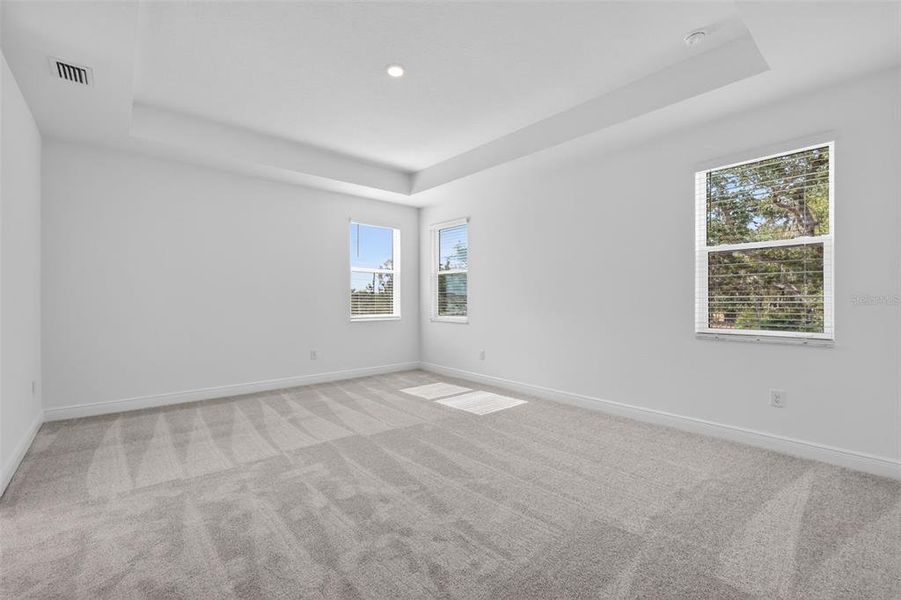 Spacious, unfurnished interior of a new home in Hawkstone, Sarasota (Image 41).