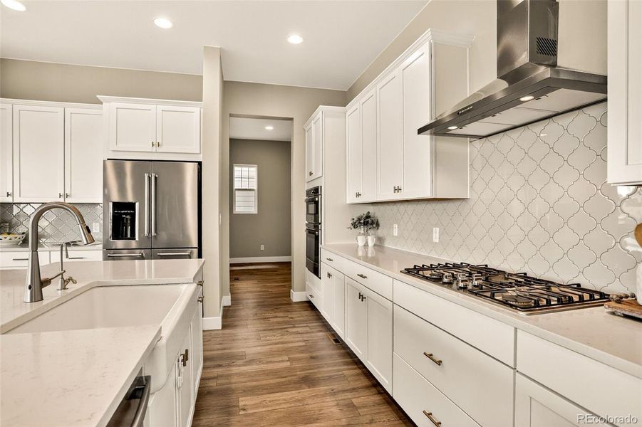 Gas range with hood includes upgraded tile backsplash Gas range with hood includes upgraded tile backsplash