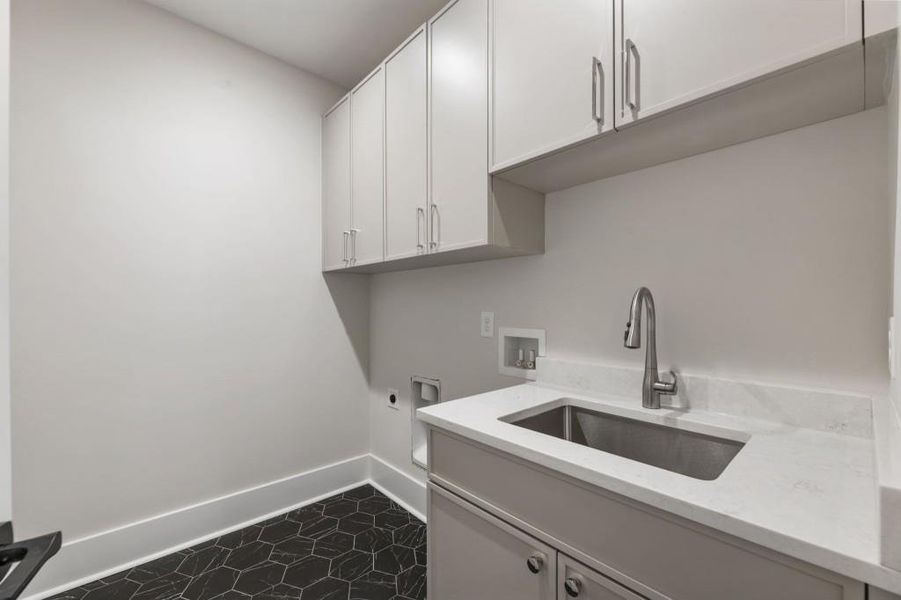 Furnished interior view inside a new home in , Alpharetta (Image 5).