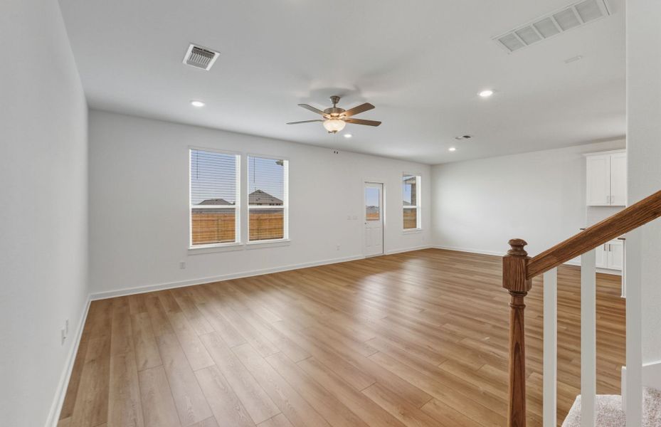 Spacious, unfurnished interior of a new home in Crosswinds, Kyle (Image 18).