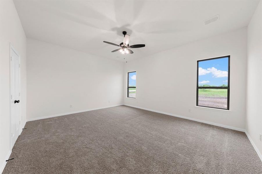 Spacious, unfurnished interior of a new home in , Waxahachie (Image 8).