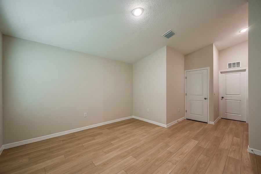 Spacious, unfurnished interior of a new home in Two Rivers, Zephyrhills (Image 31).