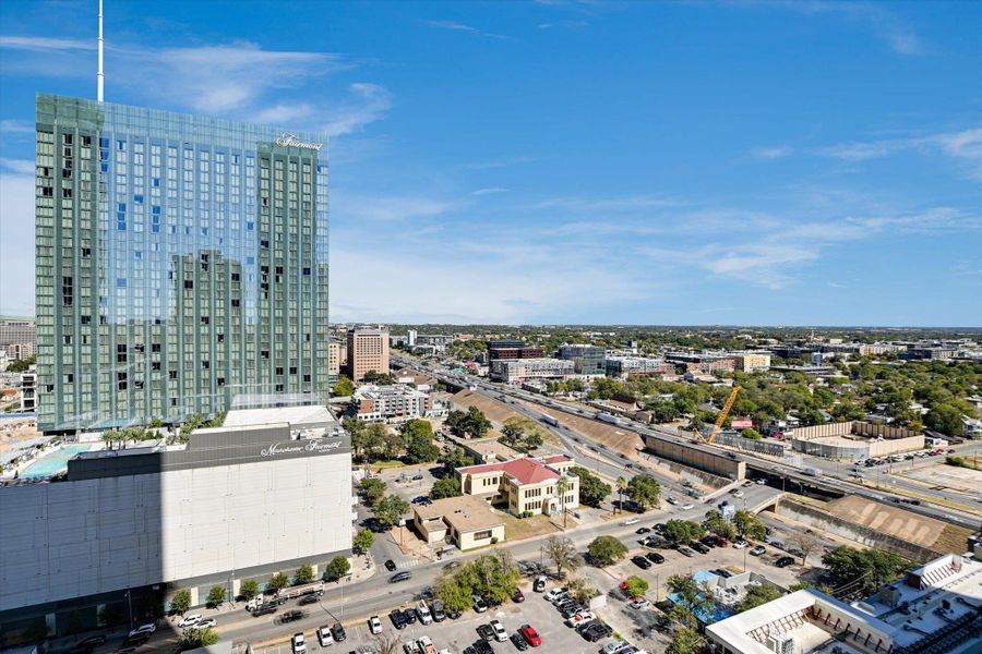Condo located in Austin, TX showcasing its design and architecture (Image 3).