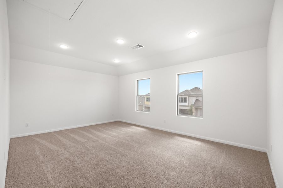 Spacious, unfurnished interior of a new home in Trinity Ranch, Elgin (Image 31).