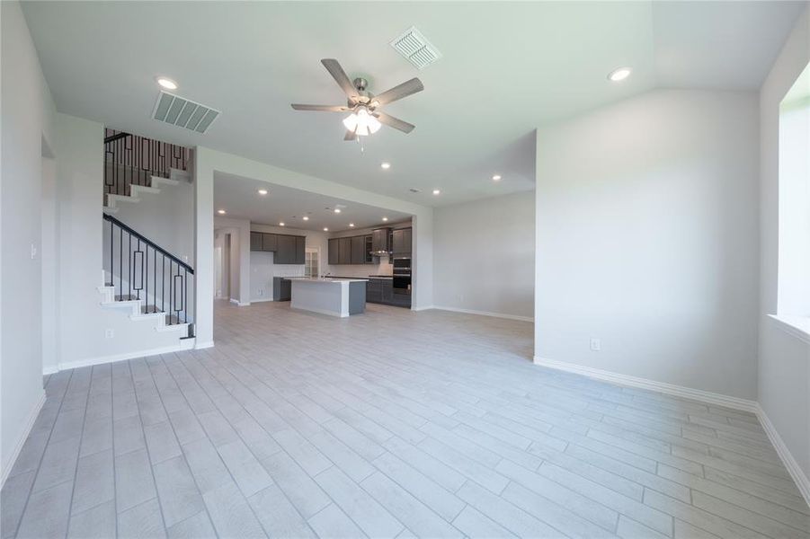 Spacious, unfurnished interior of a new home in Lake Pointe: Lake Pointe at Paloma Creek, Little Elm (Image 10).