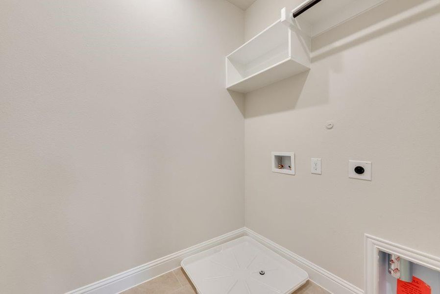 Spacious, unfurnished interior of a new home in Bayside, Rowlett (Image 26).