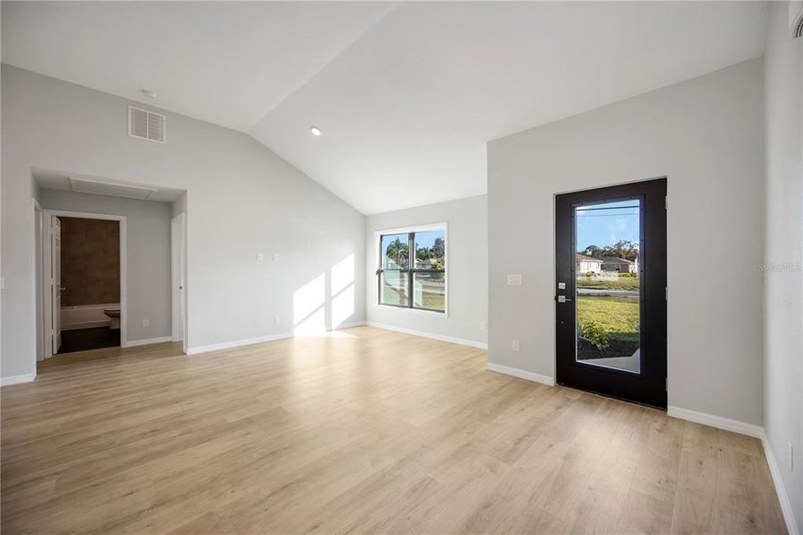 Spacious, unfurnished interior of a new home in , North Port (Image 15).