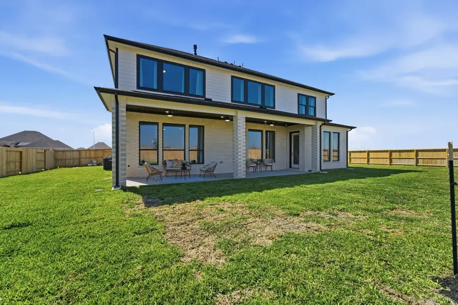 Representative exterior details of a home built from the Laguna III by CastleRock Communities in Lakesong, Grand Prairie (Image 4).