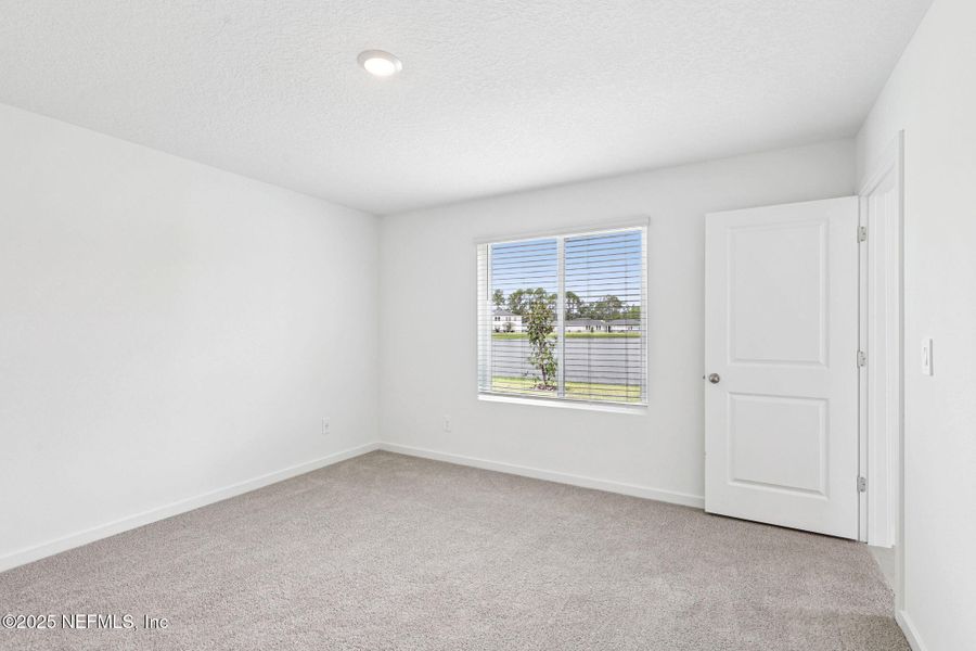 Spacious, unfurnished interior of a new home in Azalea Creek, Jacksonville (Image 25).