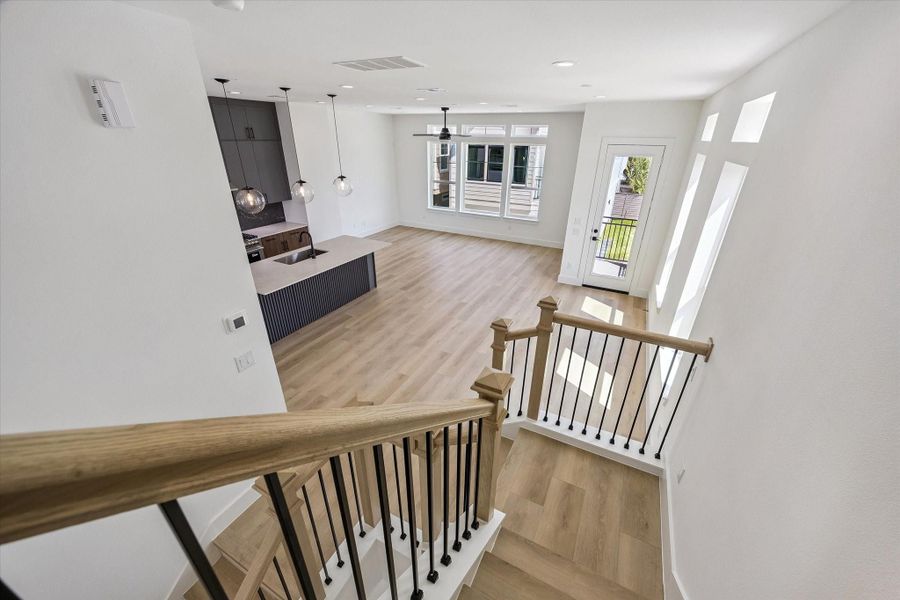 Spacious, unfurnished interior of a new home in Thornton Oaks, Houston (Image 17).
