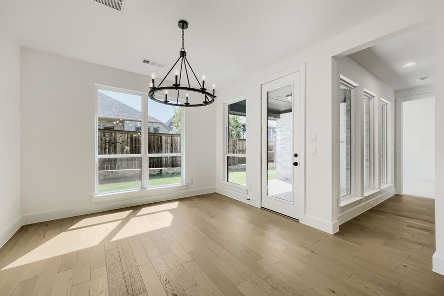 1813 Flowerfield - Dining Area
