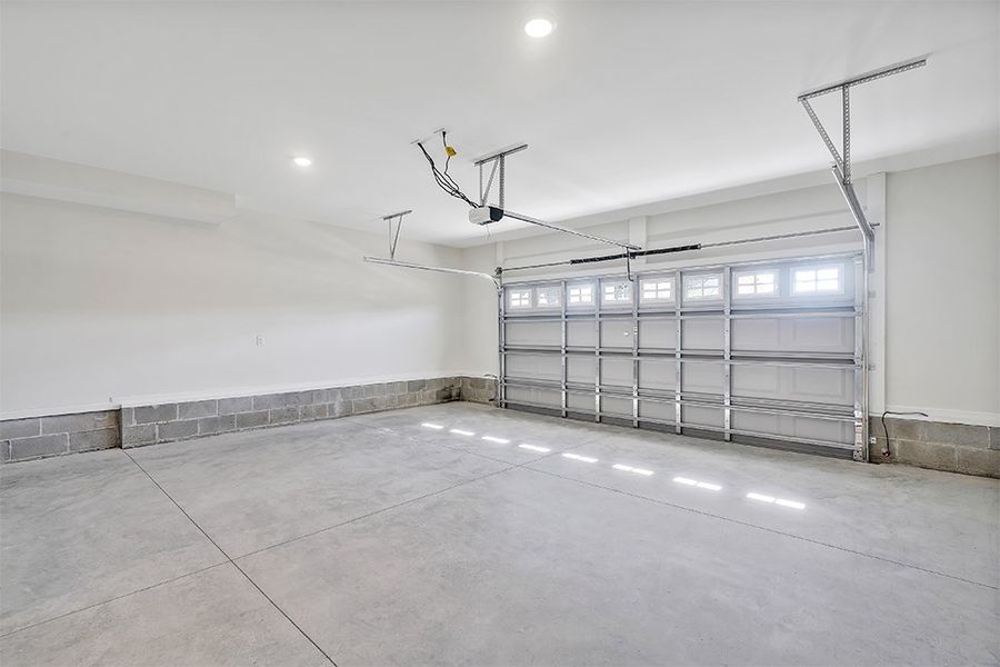 Hamilton Bay, Garage