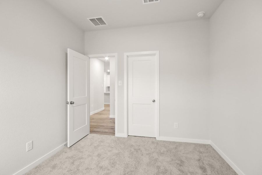 Spacious, unfurnished interior of a new home in Oakwood Ranch, Willis (Image 17).