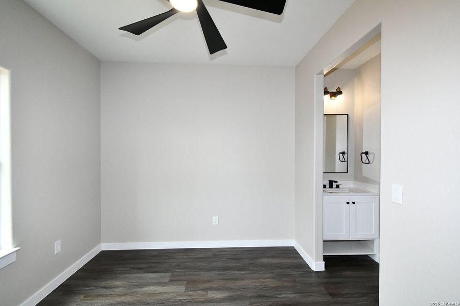 Spacious, unfurnished interior of a new home in , Von Ormy (Image 23).