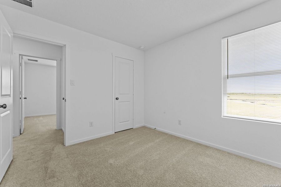 Spacious, unfurnished interior of a new home in Sky Ranch, New Braunfels (Image 15).