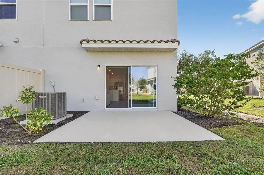 Exterior details and patio area of a home in , Kissimmee (Image 3).