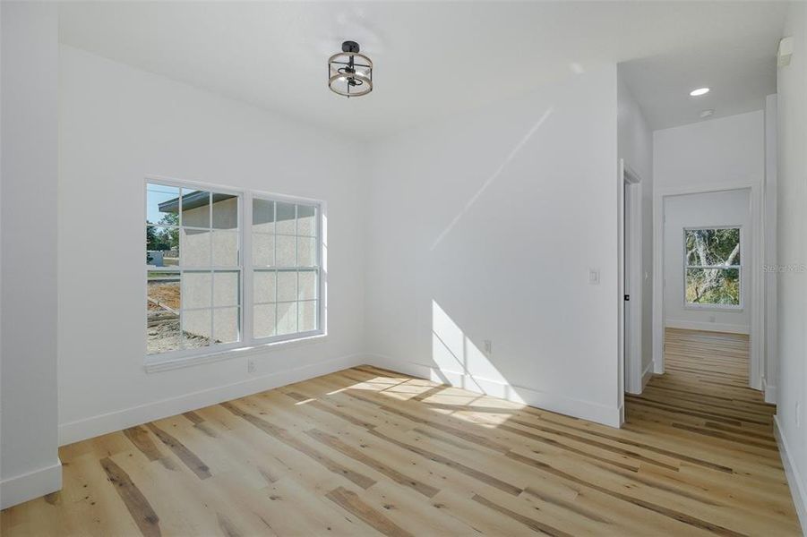 Spacious, unfurnished interior of a new home in , Weeki Wachee (Image 24).