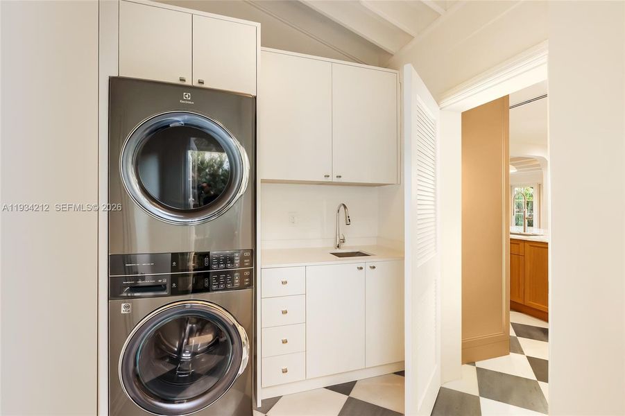 Furnished interior view inside a new home in , Coral Gables (Image 16). Furnished interior view inside a new home in , Coral Gables (Image 16).